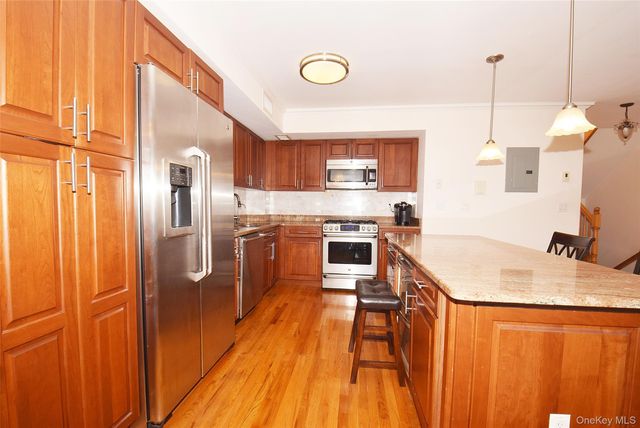 207-22 Jordan Drive 93 U, Bayside, NY 11360