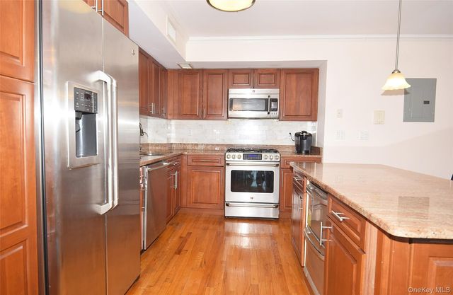 207-22 Jordan Drive 93 U, Bayside, NY 11360