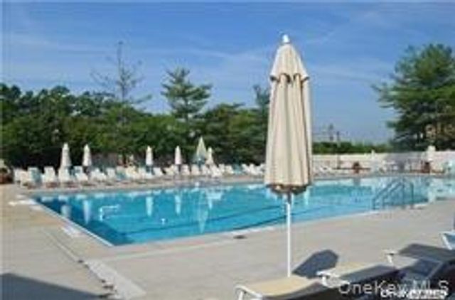 207-22 Jordan Drive 93 U, Bayside, NY 11360