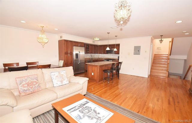207-22 Jordan Drive 93 U, Bayside, NY 11360