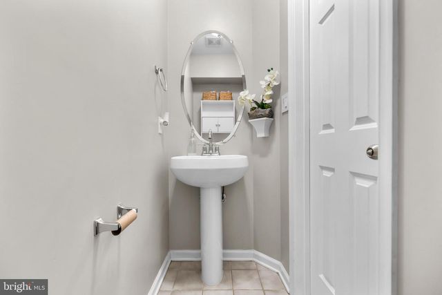 381 LIVERMORE LN, Alexandria, VA 22304