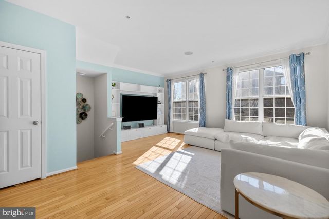 381 LIVERMORE LN, Alexandria, VA 22304