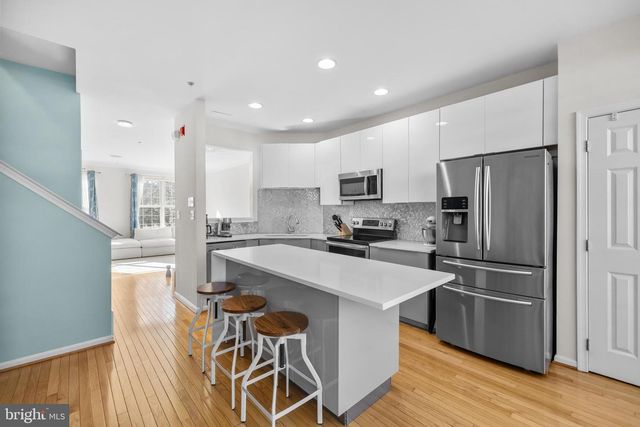 381 LIVERMORE LN, Alexandria, VA 22304