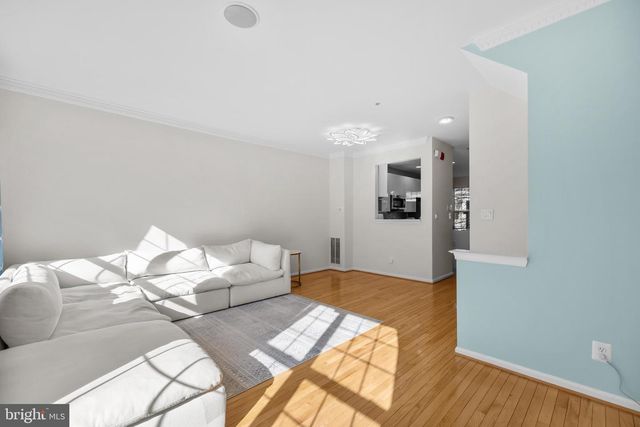 381 LIVERMORE LN, Alexandria, VA 22304