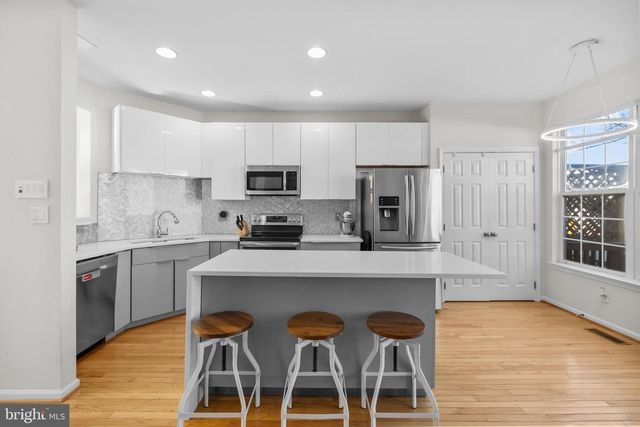 381 LIVERMORE LN, Alexandria, VA 22304