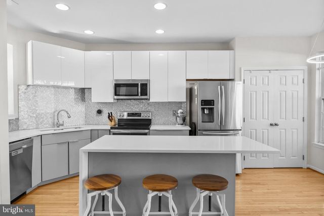 381 LIVERMORE LN, Alexandria, VA 22304