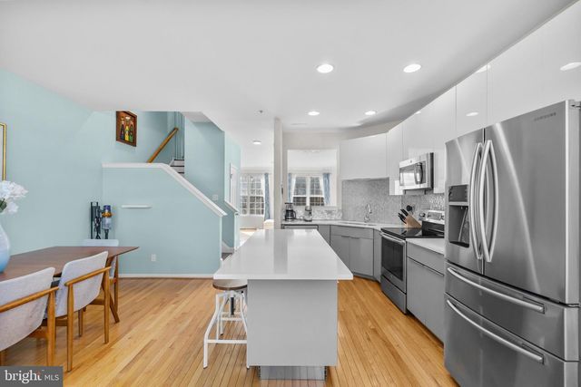 381 LIVERMORE LN, Alexandria, VA 22304