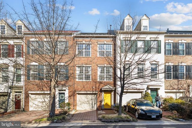 381 LIVERMORE LN, Alexandria, VA 22304