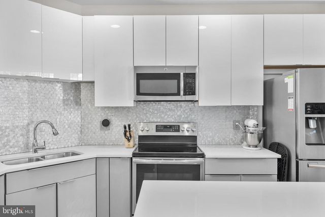 381 LIVERMORE LN, Alexandria, VA 22304