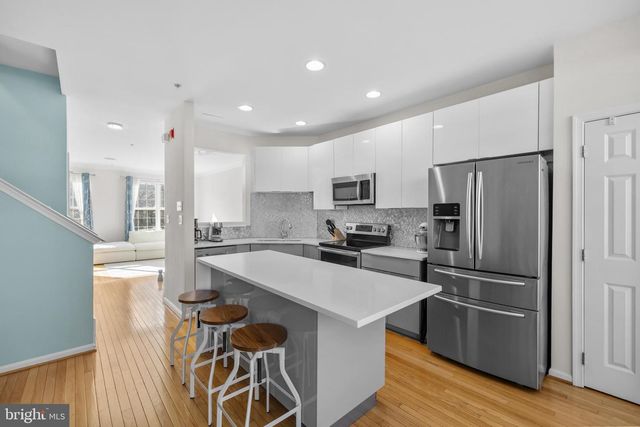 381 LIVERMORE LN, Alexandria, VA 22304