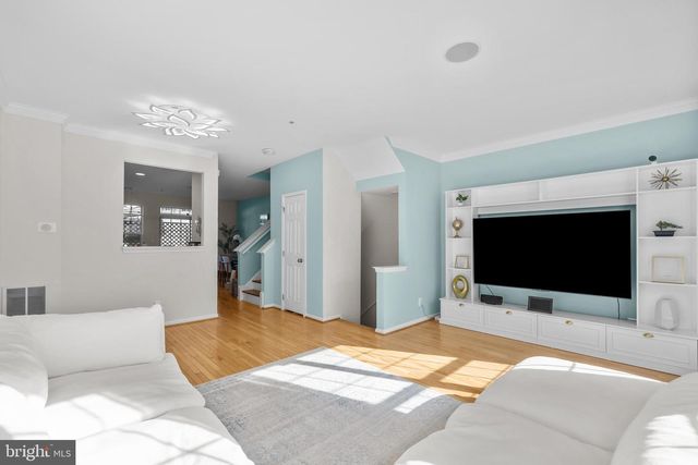 381 LIVERMORE LN, Alexandria, VA 22304