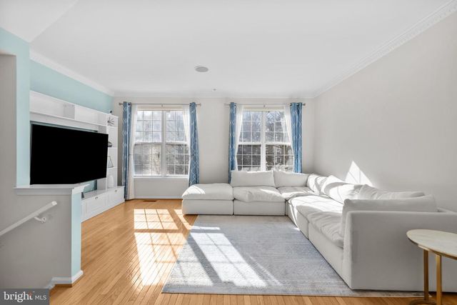 381 LIVERMORE LN, Alexandria, VA 22304