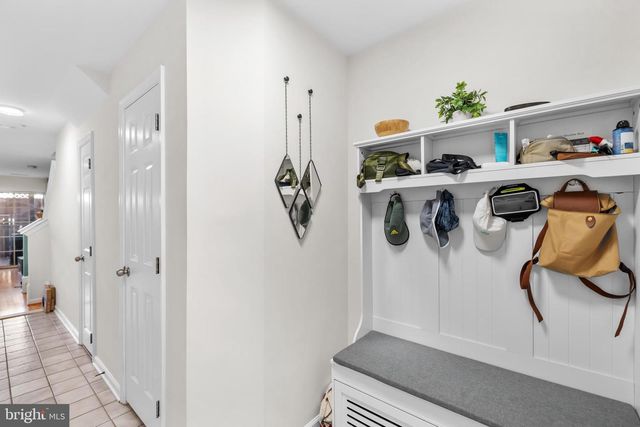 381 LIVERMORE LN, Alexandria, VA 22304