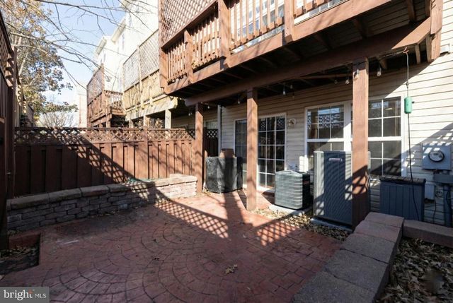 381 LIVERMORE LN, Alexandria, VA 22304