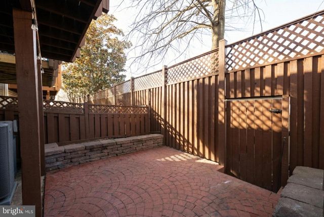 381 LIVERMORE LN, Alexandria, VA 22304