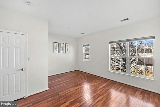 381 LIVERMORE LN, Alexandria, VA 22304