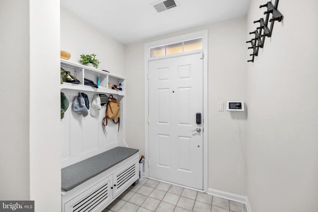 381 LIVERMORE LN, Alexandria, VA 22304