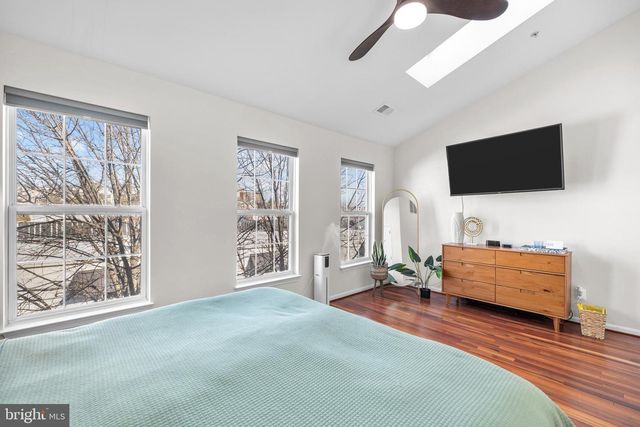 381 LIVERMORE LN, Alexandria, VA 22304