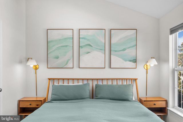 381 LIVERMORE LN, Alexandria, VA 22304