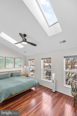 381 LIVERMORE LN, Alexandria, VA 22304