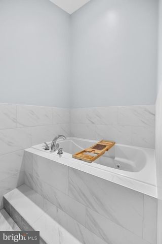 381 LIVERMORE LN, Alexandria, VA 22304