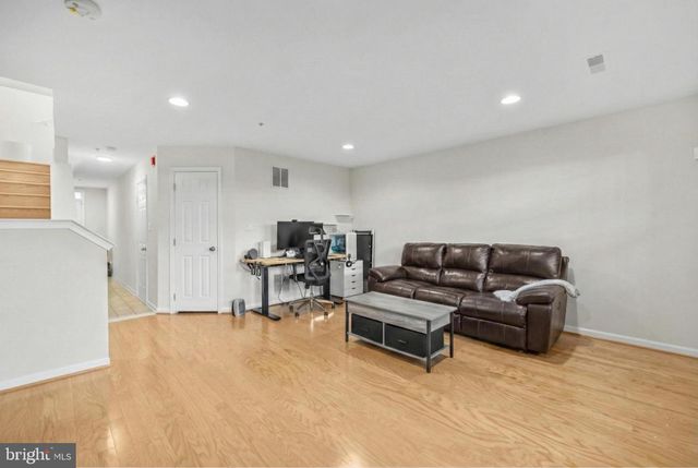 381 LIVERMORE LN, Alexandria, VA 22304