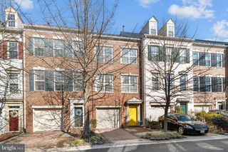 381 LIVERMORE LN, Alexandria, VA 22304