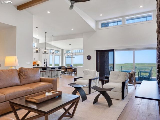 1398 N OCEAN Ave, Gearhart, OR 97138