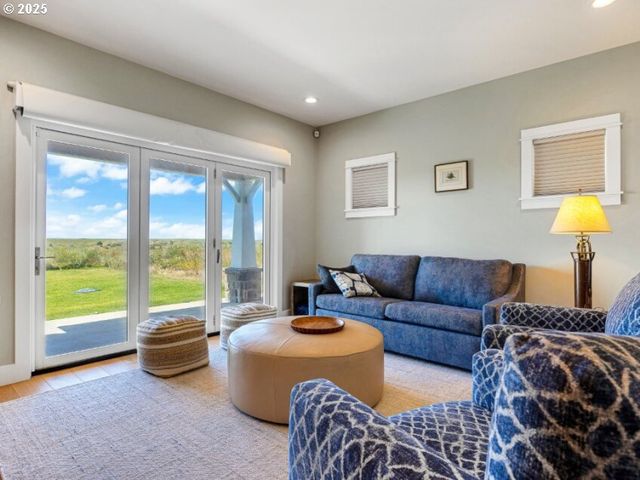 1398 N OCEAN Ave, Gearhart, OR 97138