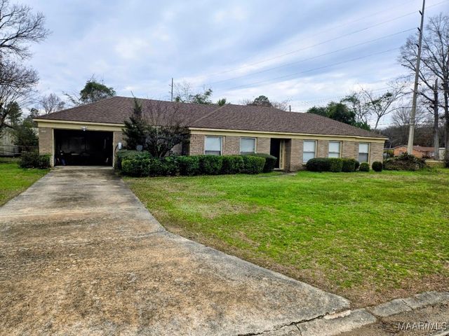 102 Pinehaardt Drive, Selma, AL 36701