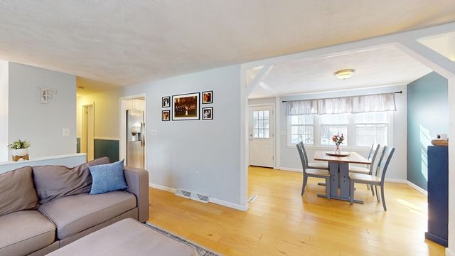 11 Maplewood Dr, Townsend, MA 01469