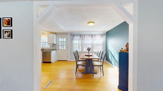 11 Maplewood Dr, Townsend, MA 01469