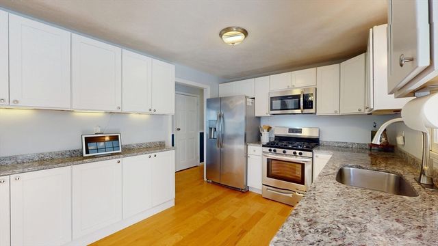 11 Maplewood Dr, Townsend, MA 01469