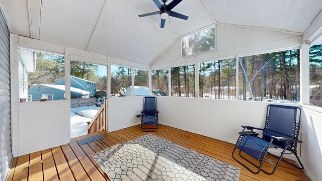 11 Maplewood Dr, Townsend, MA 01469