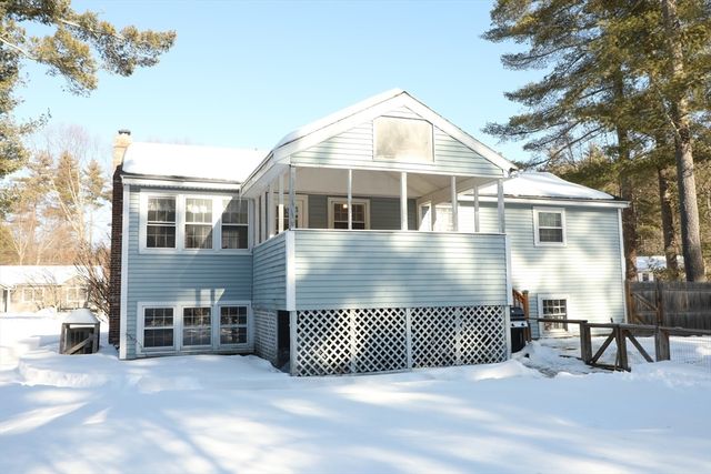 11 Maplewood Dr, Townsend, MA 01469