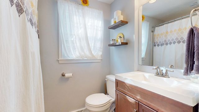 11 Maplewood Dr, Townsend, MA 01469