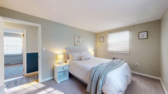 11 Maplewood Dr, Townsend, MA 01469