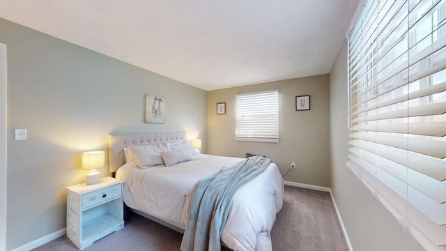 11 Maplewood Dr, Townsend, MA 01469