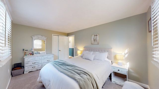 11 Maplewood Dr, Townsend, MA 01469