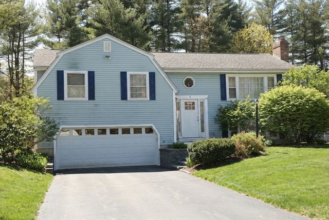 11 Maplewood Dr, Townsend, MA 01469