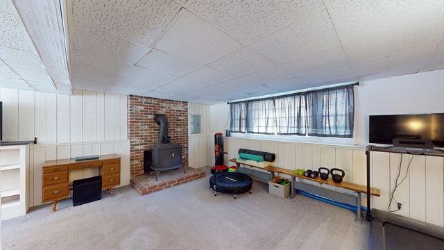 11 Maplewood Dr, Townsend, MA 01469