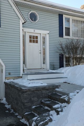 11 Maplewood Dr, Townsend, MA 01469