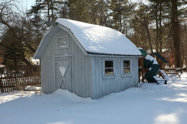 11 Maplewood Dr, Townsend, MA 01469