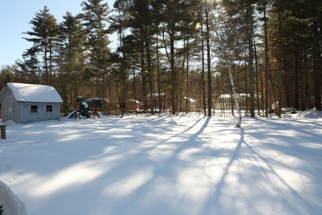 11 Maplewood Dr, Townsend, MA 01469