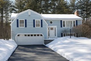11 Maplewood Dr, Townsend, MA 01469