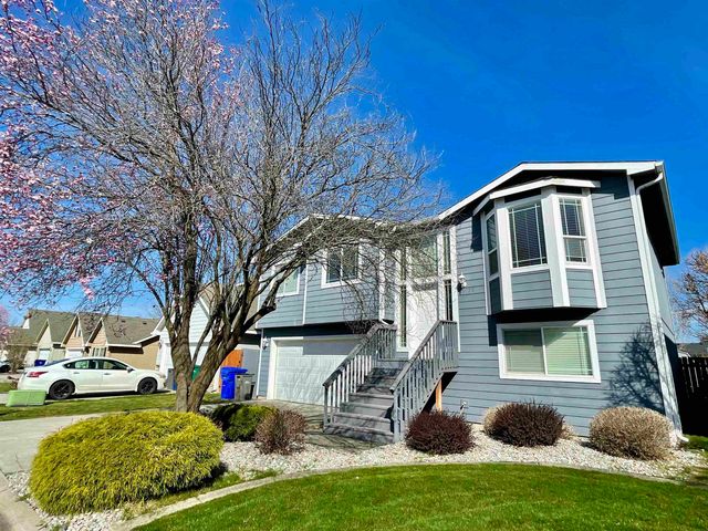 31 S Arties Ln, Greenacres, WA 99016