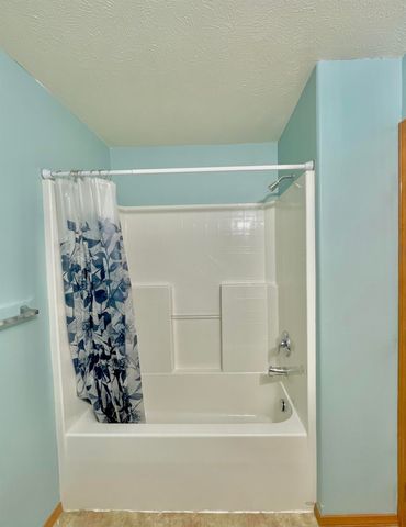 31 S Arties Ln, Greenacres, WA 99016