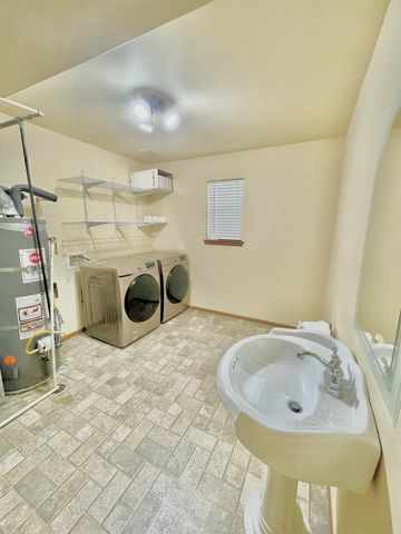 31 S Arties Ln, Greenacres, WA 99016