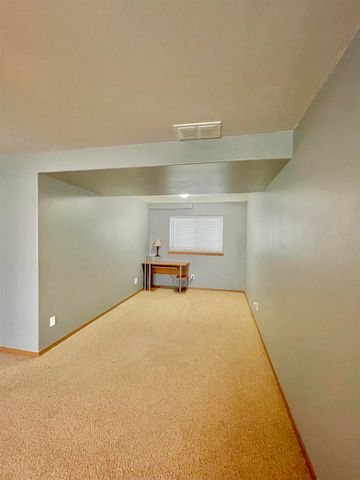 31 S Arties Ln, Greenacres, WA 99016