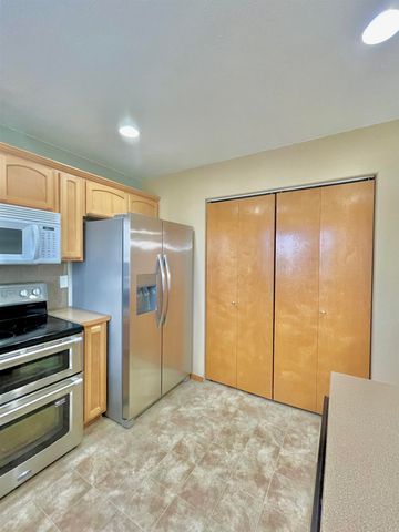 31 S Arties Ln, Greenacres, WA 99016